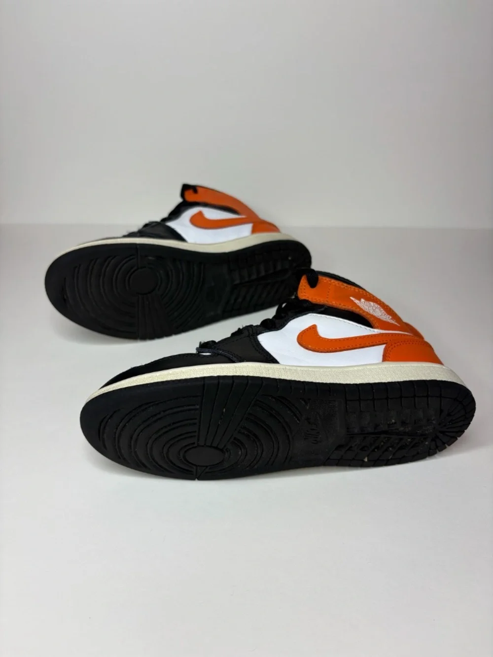 Air Jordan 1 Mid Black Toe Starfish air jordan